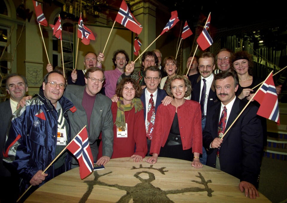 HØYE SEERTALL: Dette var noen av de mange som utgjorde NRK-teamet på Lillehammer: Andreas Diesen (foran t.v.), Jon Herwig Carlsen, Henry Notaker, Marta Norheim, Terje Svabø, Karen-Marie Ellefsen og Hallvard Flatland.