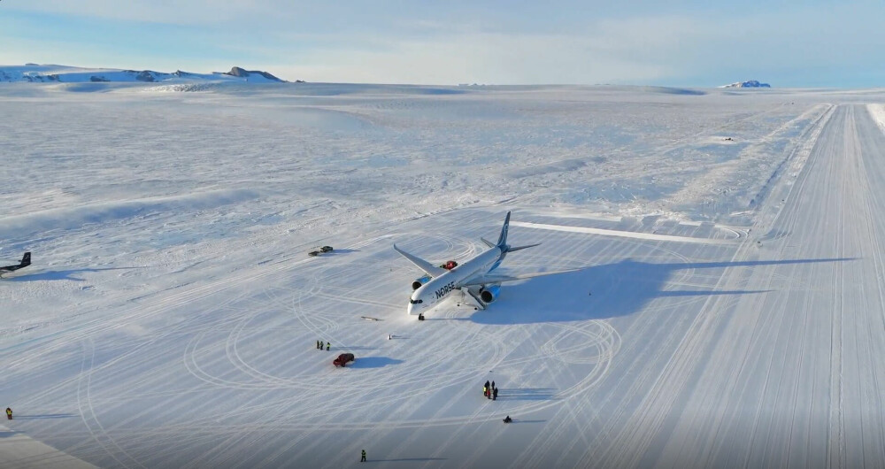 <b>LANDING I ISØDET:</b> Dreamlineren fra Norse Atlantic er det største flyet som har landet på isrullebanen på Troll. Men fortsatt er det umulig å komme hit som turist, flyplassen tar kun imot forskningsrelaterte flyginger.