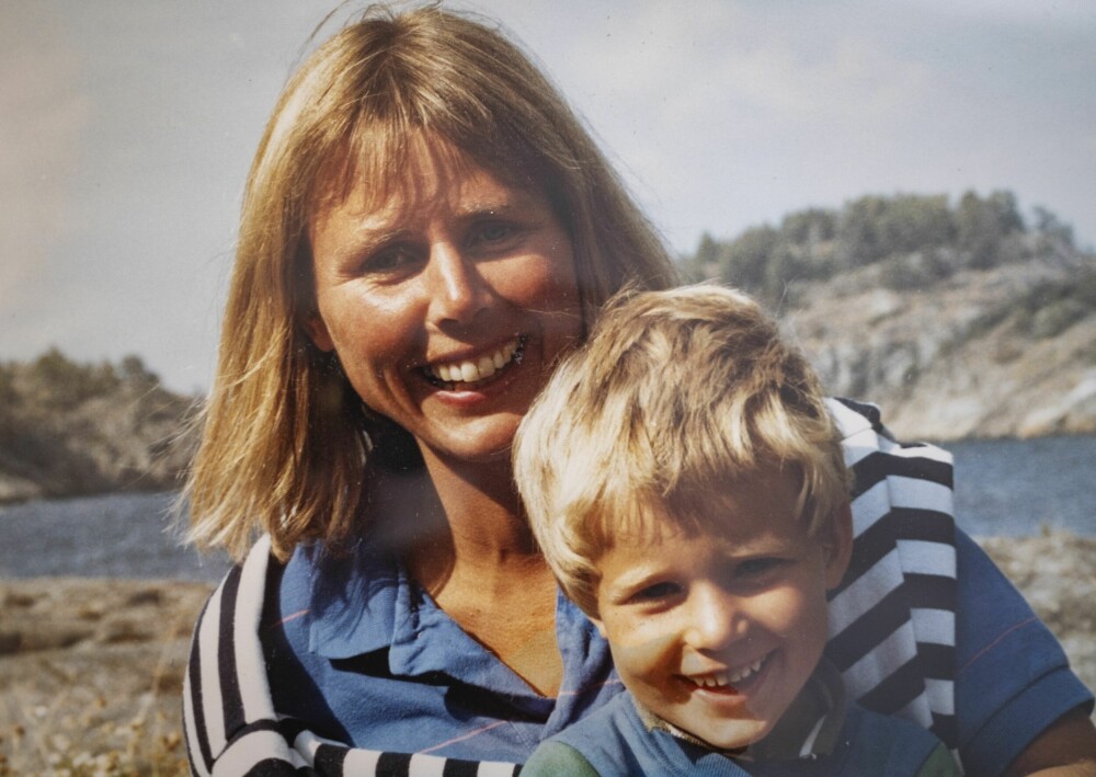 <b>KRAGERØ:</b> Om sommeren vender familien Rydning kursen mot skjærgården i Kragerø hvor de har samlet mange glade minner. Her Anders og mamma.