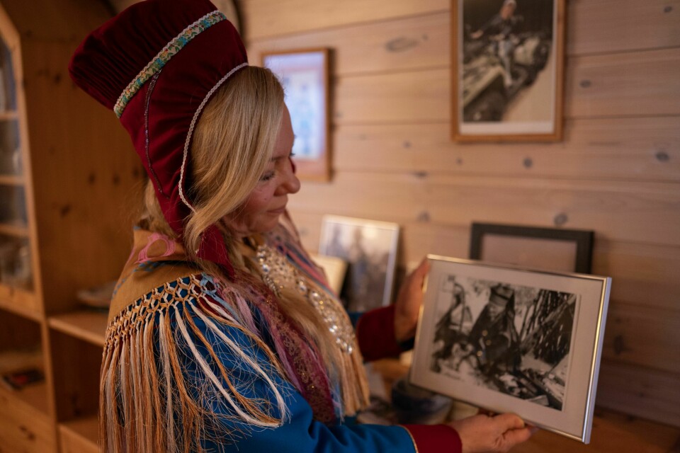 FRILUFTSLIV: – Vi samer lever nært på naturen, sier Ellen Kristina, som gjerne tar snøscooteren og kjører innover i ødemarken for å isfiske – flere dager på rad.