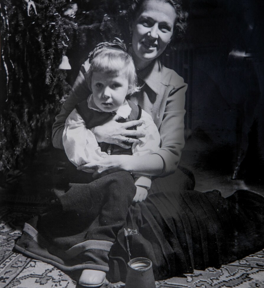 <b>MOR OG DATTER: </b>Åse sto sin mor Eva Hansson svært nær. Moren gikk bort i 2012, 92 år gammel.