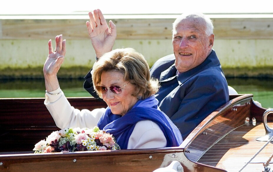 <b>ET HØYDEPUNKT:</b> Dronning Sonja og kong Harald setter stor pris på de årlige fylkesturene. Da får de møte folk der de bor.