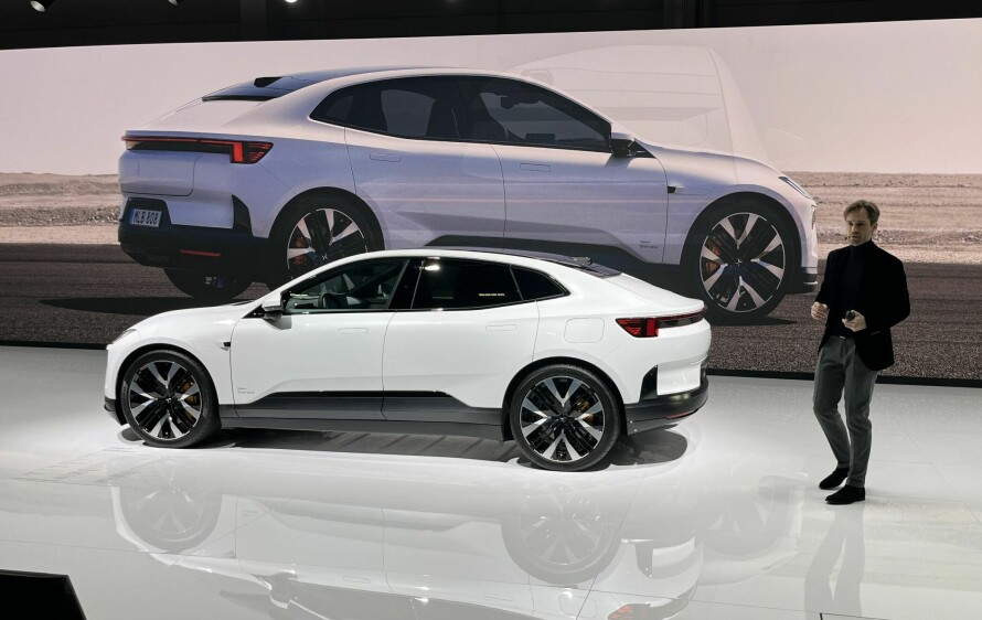 HELT NY: Polestar 4 ble avduket av selskapets designsjef Maximilian Missoni.