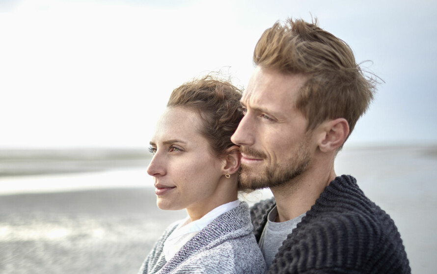 USIKKER: Han sliter med følelsen av å ikke være hennes førstevalg, men heller et desperat sistevalg.