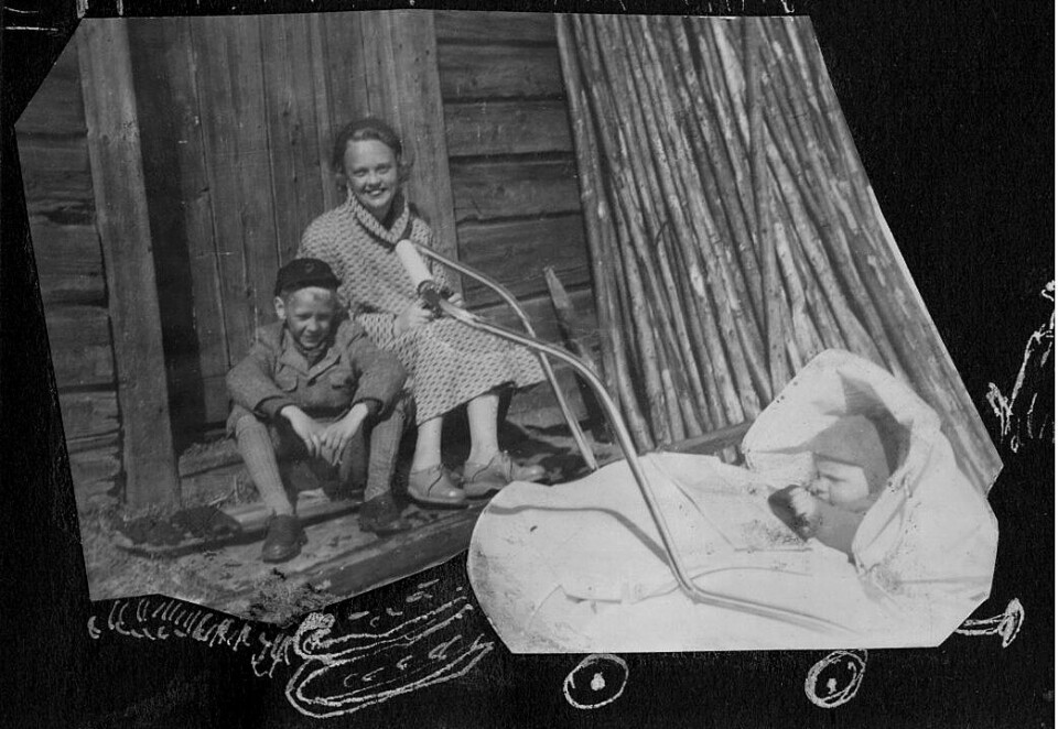 SNAKKET SJELDEN: Solveig og Halvards sønner Odd og Geir visste at morens skader kom av eksplosjonen og fergeforliset, men ikke så mange detaljer før de mange år senere så foreldrene intervjuet på BBC.