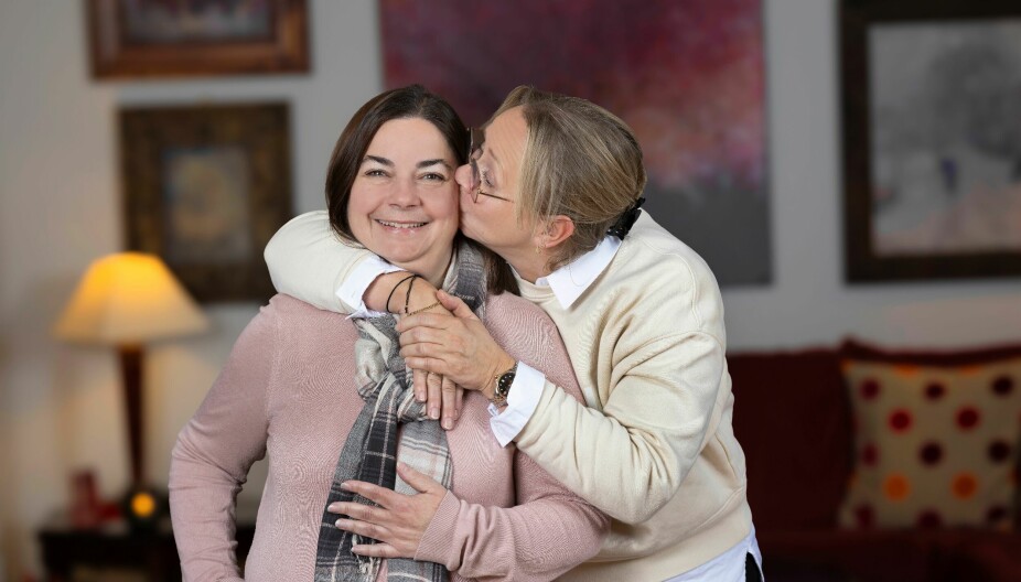 <b>STØTTE: </b>Da Monica ble redd for å bli ensom etter at hun fikk diagnosen Alzheimer, sørget venninnen Hilde for at hun fikk bli med i «Demenskoret» på NRK.