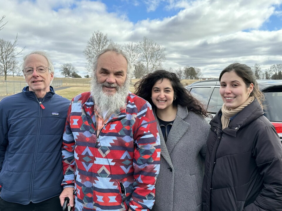 LØSLATT ETTER 21 ÅR: Jeff Titus flankert av sine hjelpere David Moran (t.v.), Naomi Farahan og Olivia Daniels (t.h.) fra Michigan Innocence Clinic, etter løslatelsen i februar 2023.