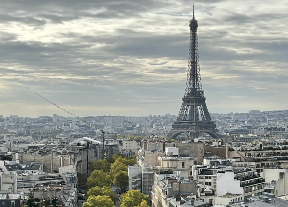 <b>MÅL OPPNÅDD:</b> Paris var målet for reisen. Bildet er tatt på toppen av Triumfbuen, med strålende utsikt over blant annet det ikoniske Eiffeltårnet.