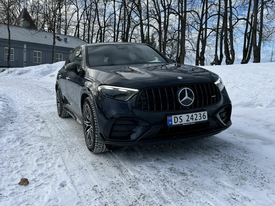 PANAMERICANA-GRILL: Ingen V8 under panseret. Likevel imponerer GLC fra Mercedes-AMG. Hybriddrivverket er eksklusivt for modellen.