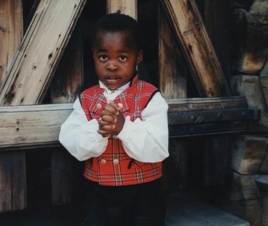 <b>KONTRASTER</b>: Sondre tilbrakte sine seks første leveår i Kenya, hvor foreldrene jobbet som misjonærer. Så satte den lille familien kursen mot Øyer i Gudbrandsdalen.