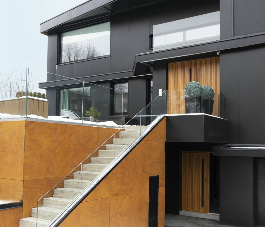 <b>EGET DESIGN</b>: Inger-Lise og Eric har selv tegnet det stramme huset, kledd i vedlikeholdsfrie Steni fasadeplater.