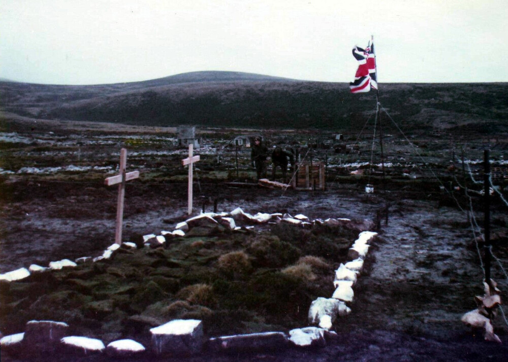 <b>NY SJEKK:</b> Da kryssordsnekker Leonard Dawe og hans elever omsider fortalte hvordan hemmelige militære opplysninger ble løsningsord i kryssordet i The Telegraph i 1984, satte avisen i gang undersøkelser for å finne ut om kodeord fra Falklandskrigen to år før også var å finne i avisens kryssord.