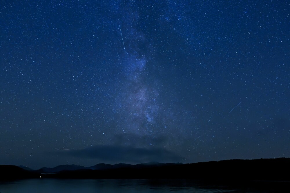 <b>INGEN LYS­FORU­RENSNING:</b> Stjerne­himmel i Canadas dype skoger kan betraktes uten forstyr­relser fra andre lyskilder om natten.