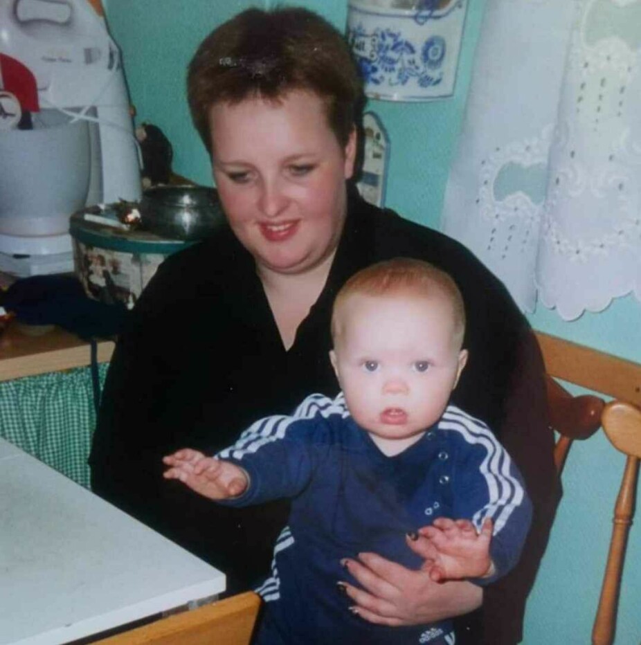 <b>PÅ SITT TYNGSTE: </b>Anne Marie sammen med sønnen i 2002. Der veide hun rundt 120 kilo.