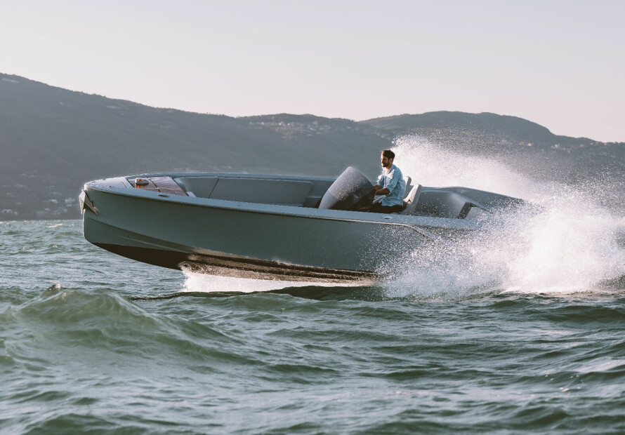 Testing: Frauscher x Porsche 850 Fantom Air - eller bare eFantom - under test på Gardasjøen.