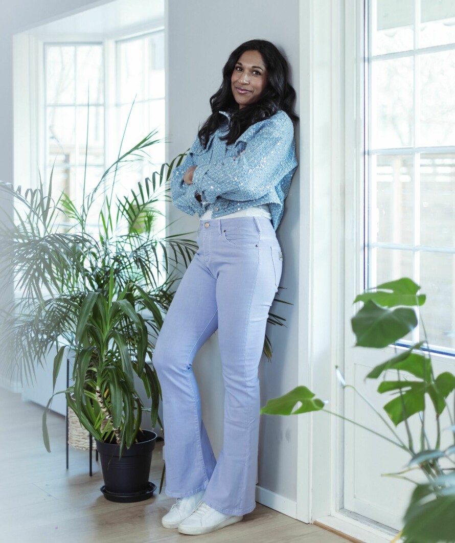 KONKURRANSEMENNESKE: – Barna våre har veldig barnslige foreldre. Alt er aktivitet, lek, spill, gøy og konkurranse. Jeg har det sånn med venninnene mine også. Vi konkurrerer om det meste. Styling: Jakke Second Female, singlet fra Lindex og bukse fra Lois