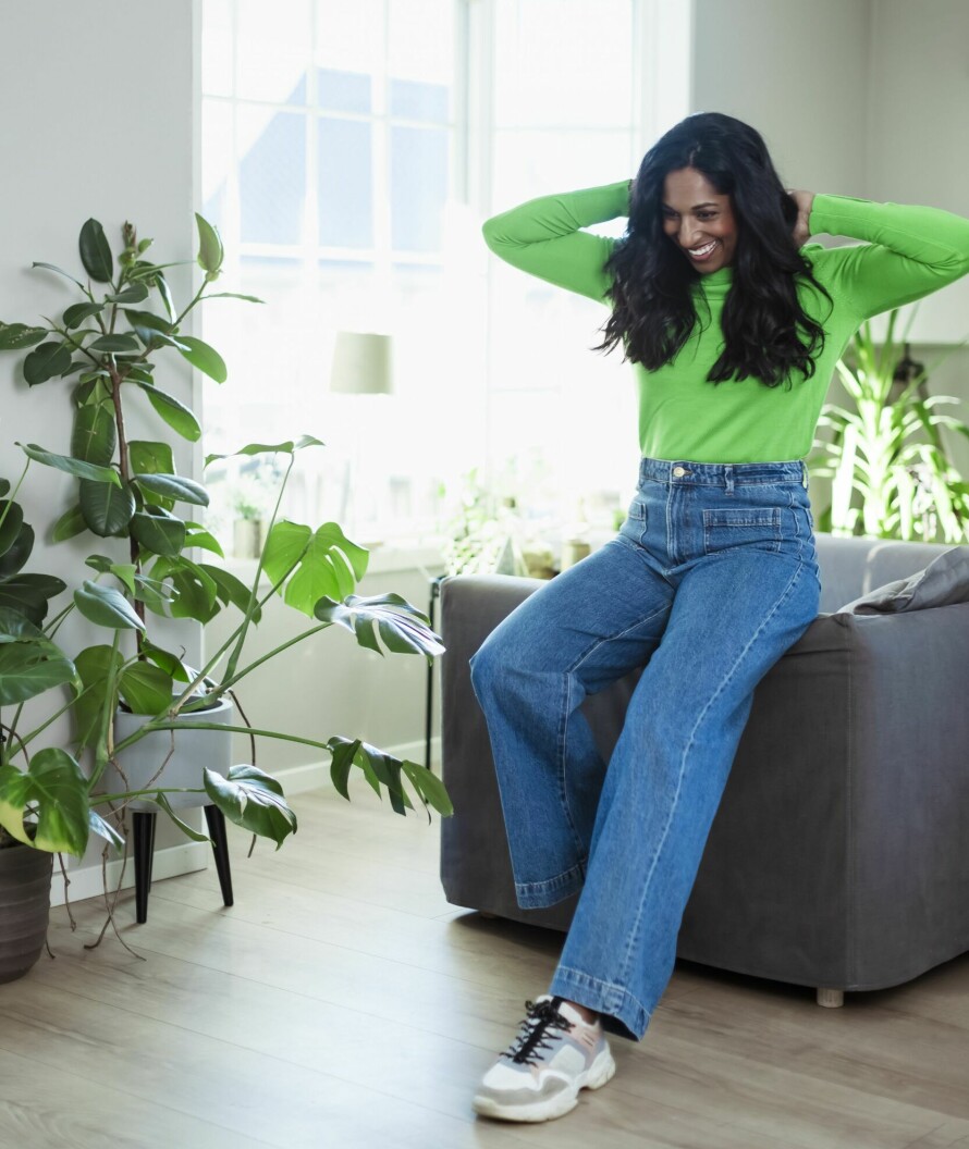 FARGERIK: – Det er kult å utfordre seg litt på klesfronten, med sterke farger og kule snitt. Styling: Knallgrønn genser og jeans begge fra Lindex