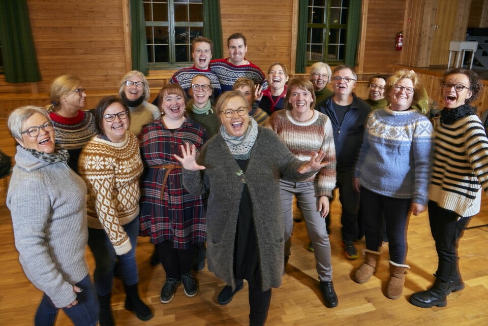STRÅLER: – Tenk så heldig jeg er som får være med i denne herlige gjengen, sier Ellen om Vestmarka sangkor.