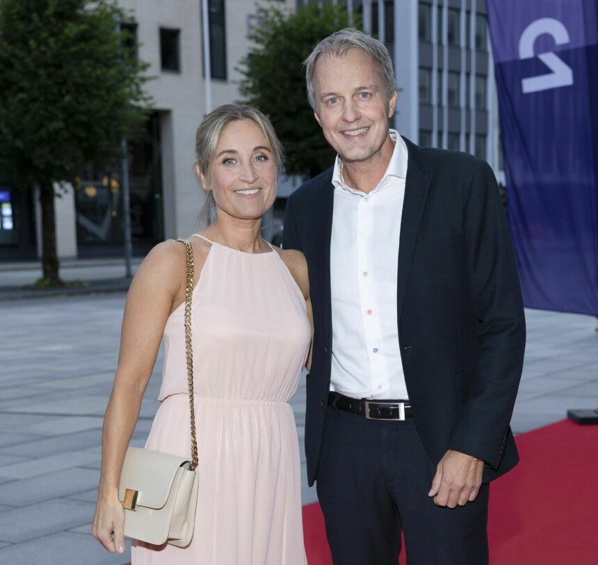 MØTTES PÅ JOBB: Sturla og Siril Vatne Meling møttes gjennom jobben og jobber begge fortsatt i TV 2. Sammen har de tre barn.