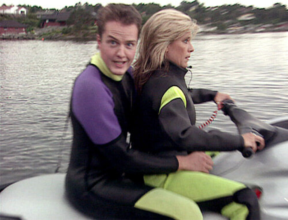 INGEN DAG ER LIK: Noe av det morsomste med jobben, mener Sturla er variasjonen og menneskemøtene. Her fra en vannscootertur med selveste Samantha Fox.