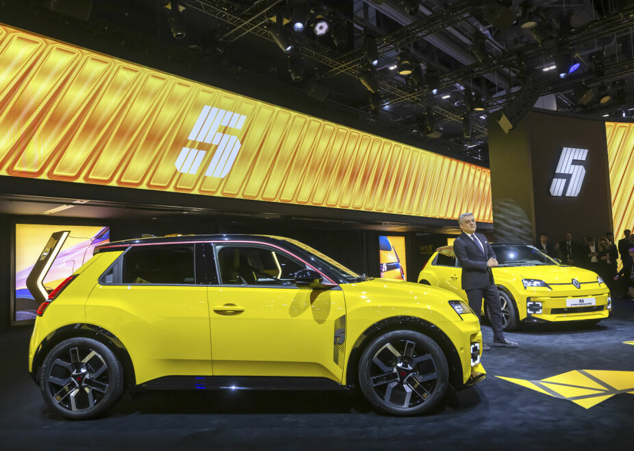 Verdenspremiere: Elektriske Renault 5 hadde verdenspremiere på bilutstillingen i Genève nylig. Den ble introdusert av Luca De Meo, sjef for Renault-gruppen.