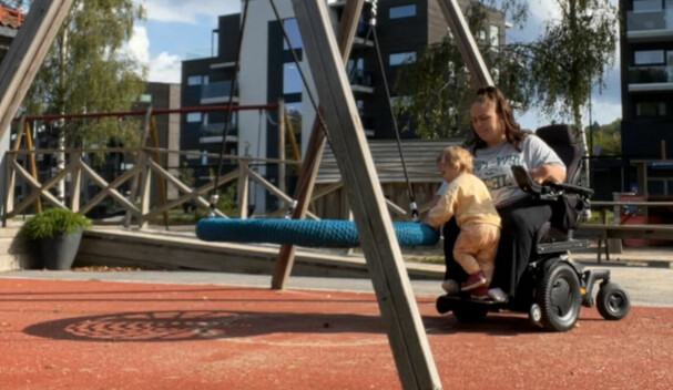AKTIVT LIV: For barna er det den mest naturlige ting i verden at mammaen sitter i rullestol