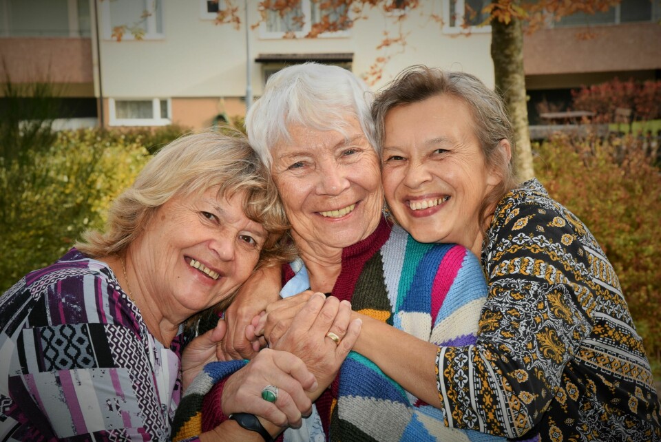 TRODDE: Kari, Olaug (i midten)og May-Elin mens de alle fortsatt trodde at Olaug kunne være født tvilling, men at hun ble gitt bort etter fødselen.