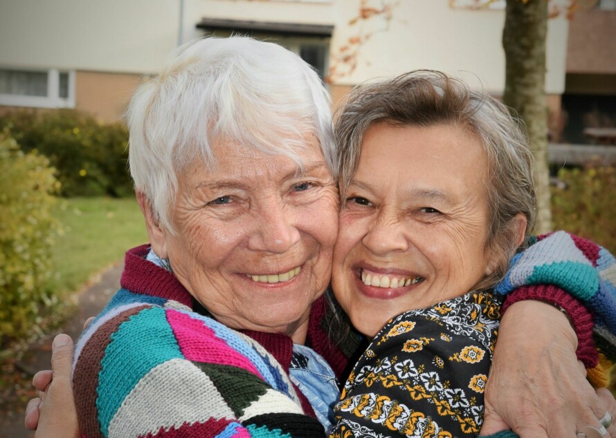 SIKKER: May-Elin (t.h.) tror fortsatt at Olaug er hennes halvsøsters tvilling.