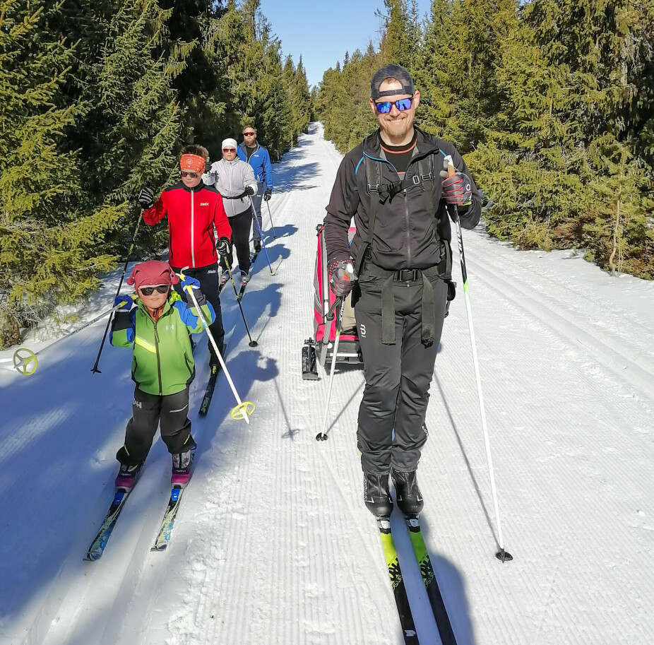 TURGLEDE: Hele familien er glad i å gå på skitur når de er på hytta.