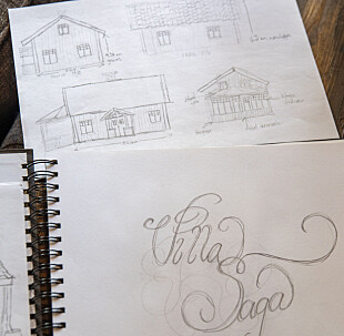 <b>NØYE PLANLAGT:</b> Therese har en hel bok med tegninger og skisser. Huset hadde hun planlagt ned til minste detalj. 