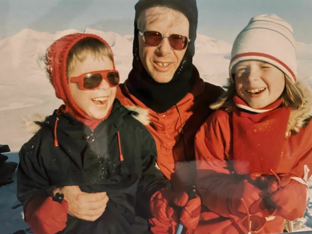 <b>AKTIVT FAMILIELIV:</b> Linhave på skitur med far og lillebror en gang på starten av 80-tallet.