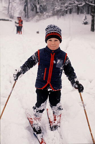 <b>LOKAL SKITUR:</b> Her er Prins Haakon Magnus(4 1/2 år) på skitur ved Skaugum. Prinsen er passende kledd i Marius-genser, boblevest og lue i samme mønster.