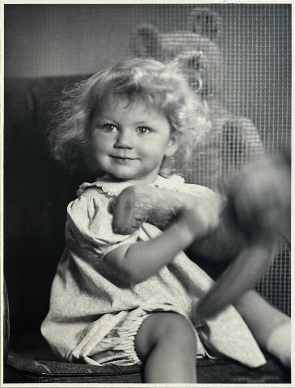 <b>TRE ÅR:</b> Dora som tre år gammel jente i 1942. Hun erindrer hendelser i krigsårene. 