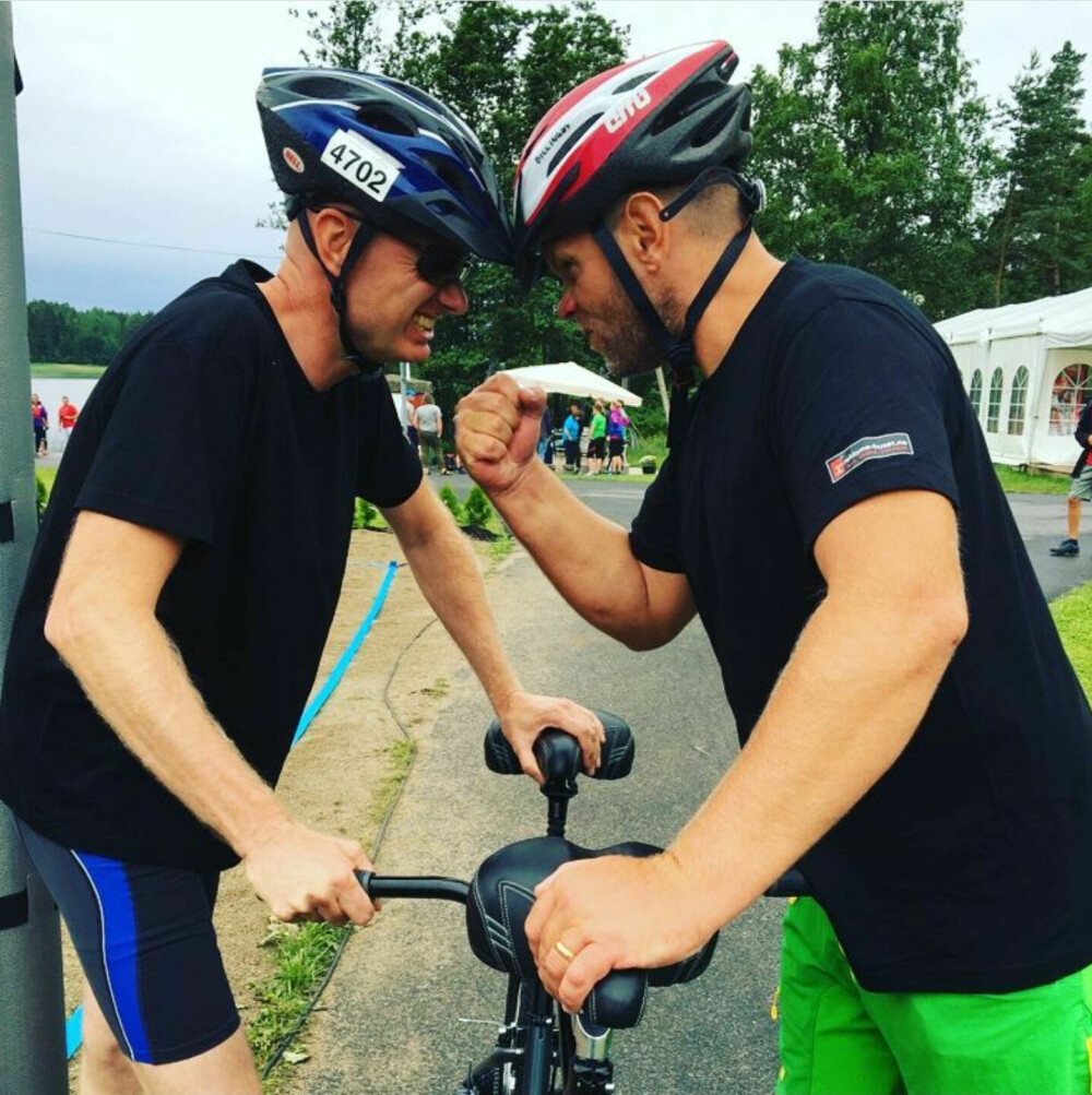 <b>SYKKELGUTTA:</b> Håkon og Tommy får mye energi av å trene sammen.