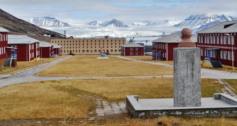 <b>PYRAMIDEN:</b> Den nedlagte russiske gruvebyen ble forlatt i 1998, og lever i dag videre som turistdestinasjon i regi av det statlige selskapet Trust Arkti­kugol som driver gruven i Barentsburg. 