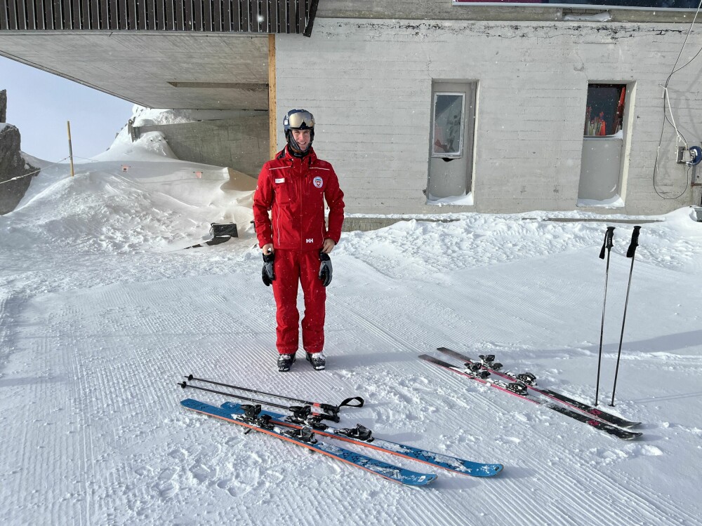 <b>SKIINSTR­UKTØR:</b> Sales Danioth er skiinstruktør om vinteren og innimellom gjeter om sommeren. 