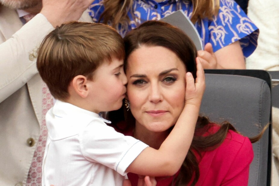 RYKTER: Hva skjer med Kate? Det er spørsmålet britene stiller seg nå. Her er hun avbildet med prins Louis i 2022.