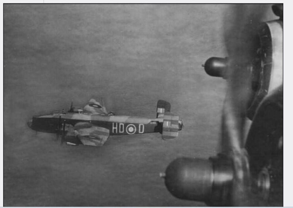<b>PÅ TOKT:</b> Her er flyet til Herman fotografert i aksjon over Tyskland tidligere i 1944.