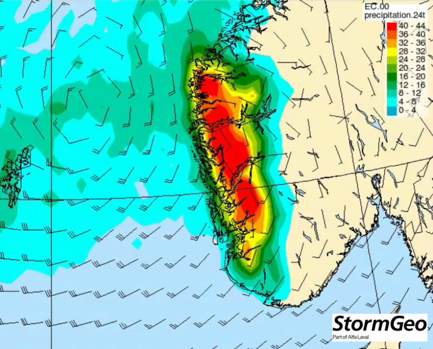 SYNDEFLOD? Det blir øs pøs regnvær over hele Vestlandet fredag og lørdag i palmehelgen. Her er et bilde som viser nedbør i mm i løpet av 24 timer fra fredag til lørdag. Nedbøren kommer som snø over ca 800 meter, sier meteorologen.