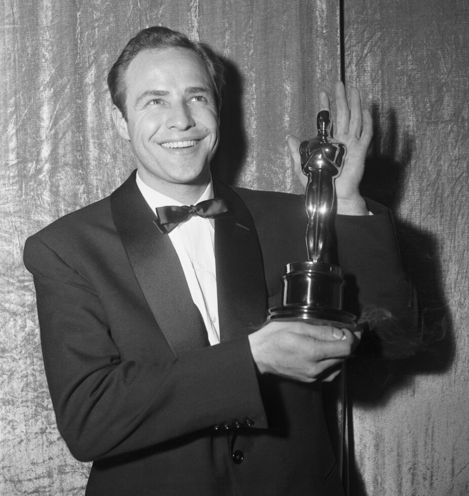 <b>GLAD PRISVINNER: </b>I 1952, 1953 og 1954 ble Marlon Brando nominert til en Oscar-pris. I 1955 vant han sin første statuett for innsatsen i filmen «Storbyhavnen». I 1972 vant han igjen, men den gangen nektet han å motta prisen.