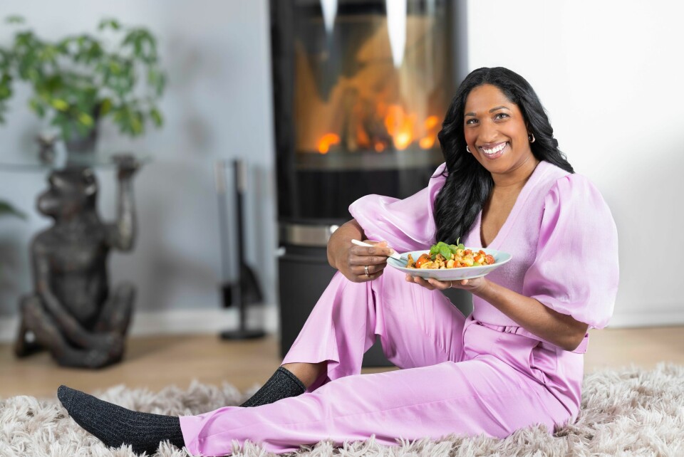 NYTER MÅLTIDET: – Jeg glad i en enkel, men smakfull rett når fredagen kommer og roen senker seg hjemme, sier Siri.