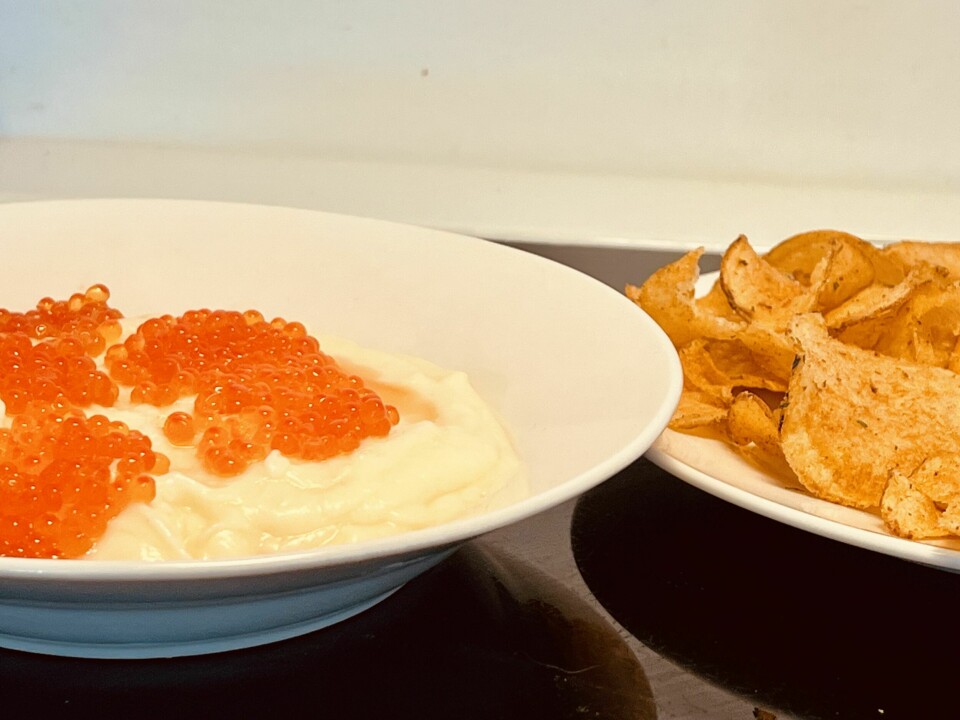 GODE SMAKER: Dipp med rørosrømme og rogn. Sørlandschips som tilbehør.