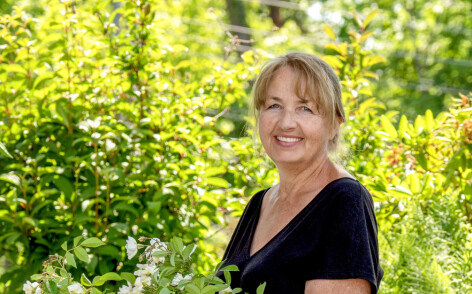 <b>FRODIG HAGE:</b> Sylvia elsker peoner og har et imponerende antall i hagen sin.