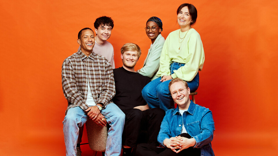 RADIOSTJERNE: Karsten Blomvik (i midten) har til nå vært å høre i «P3 morgen» på radio. Her sammen med kollegene (f.v.) Tete Lindbom, Henning Bang, Hani Hussein, Adelina Ibishi og Egil Skurdal.