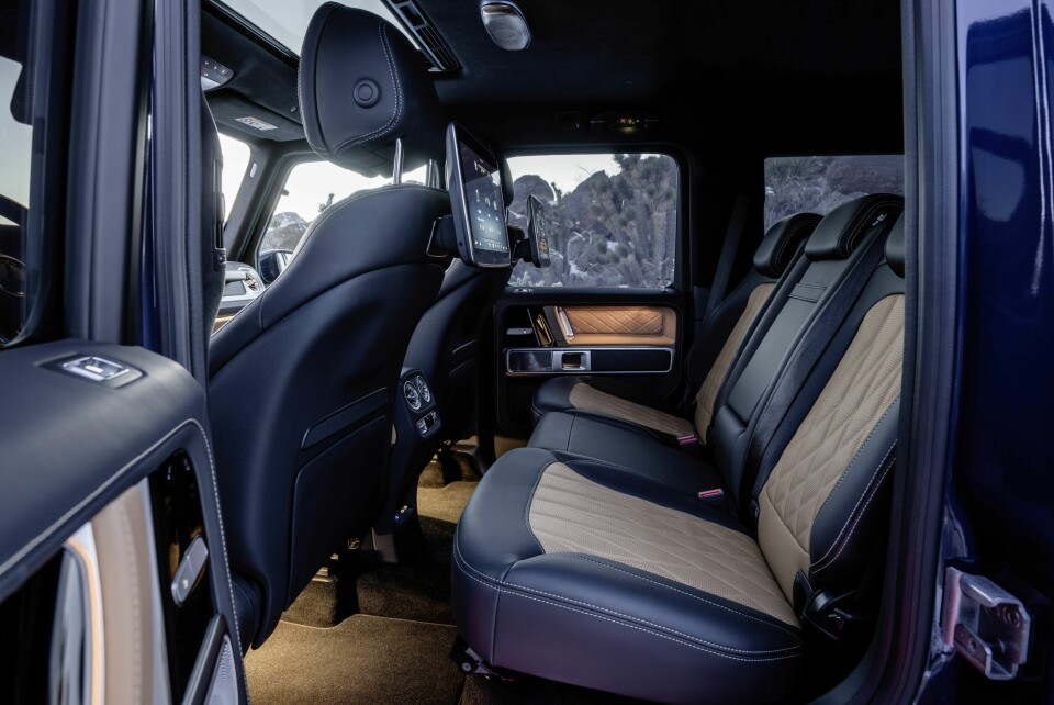 BAKSETELUKSUS: Bakseter med MBUX High End Rear Seat Entertaintment system med 11,6-tommers skjermer.