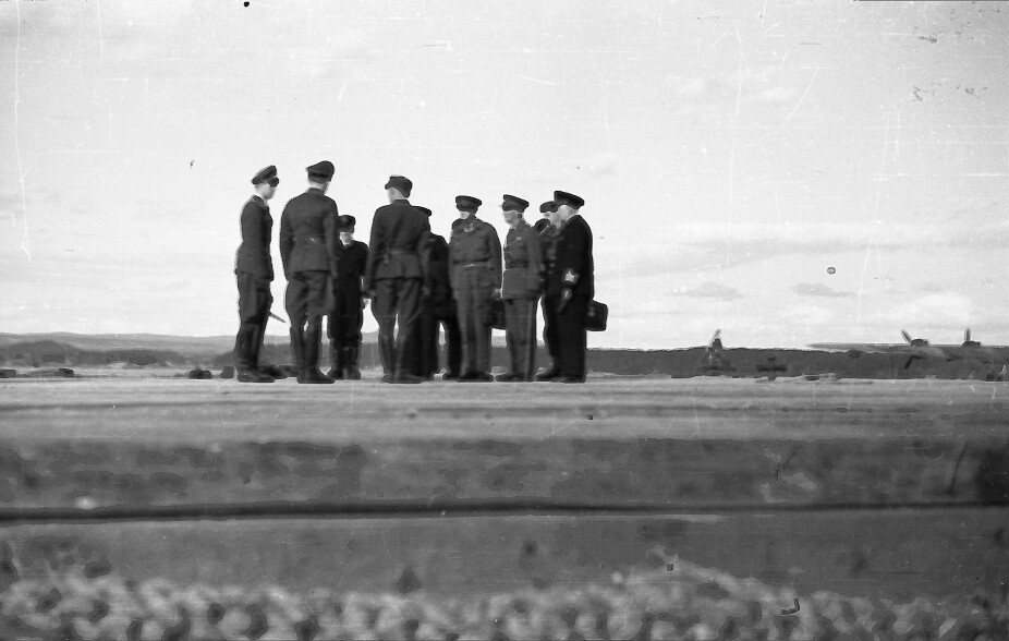 <b>KLAR TIL Å TA IMOT KAPITULASJONEN:</b> Per Askim (til høyre) var eneste nordmann i militærkommisjonen som skulle ta imot den tyske kapitulasjonen 8. mai 1945.