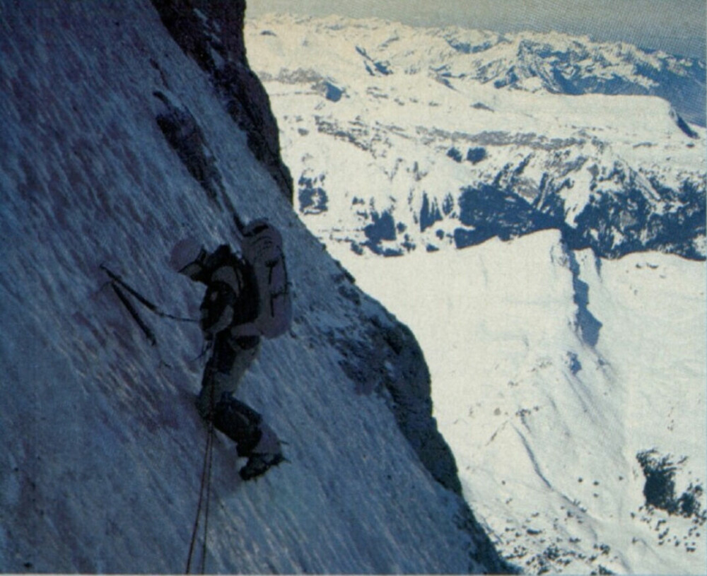 <b>ÅTTE DØGN I VEGGEN:</b> Stein P. Aasheim og Bjørn Myrer Lund forsøkte seg på nordveggen av Eiger i 1981. De måtte snu 300 meter fra toppen på grunn av snøstorm. De to erfarne klatre­rne oppholdt seg i hele åtte døgn i den 1800 meter høye fjellveggen.
