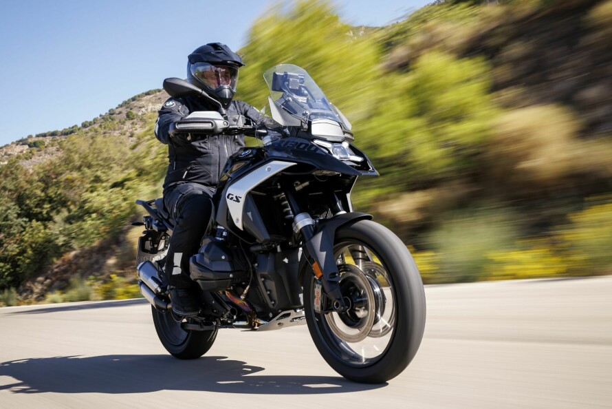 KONGEN: Foran 2024-sesongen har BMW forstørret og foredlet sin største GS. Målet er at R 1300 GS skal bli den nye kongen i klassen.