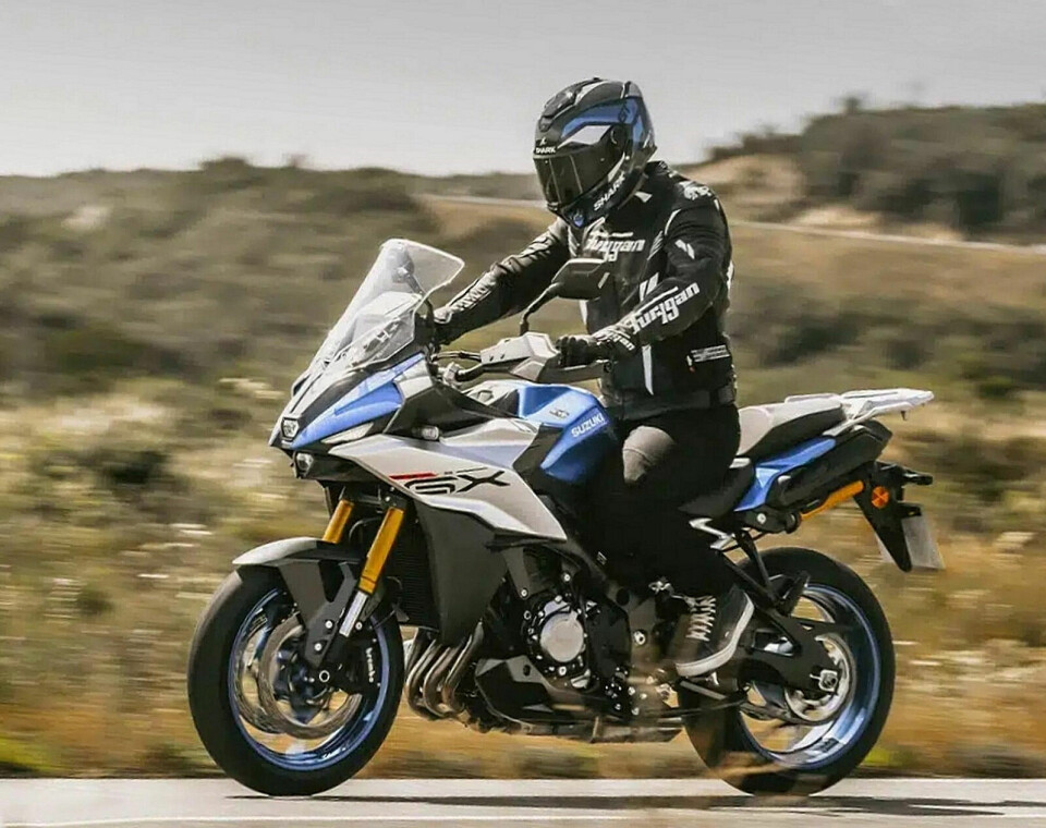 CROSSOVER: Suzuki GSX-S1000GX.