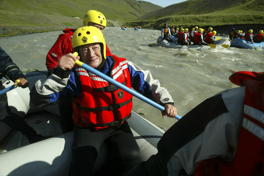 <b>TØFF:</b> Margit nølte ikke med å sette seg i raftingbåten på vestre elv ved Bakkflot på Island. Da var hun over 80.